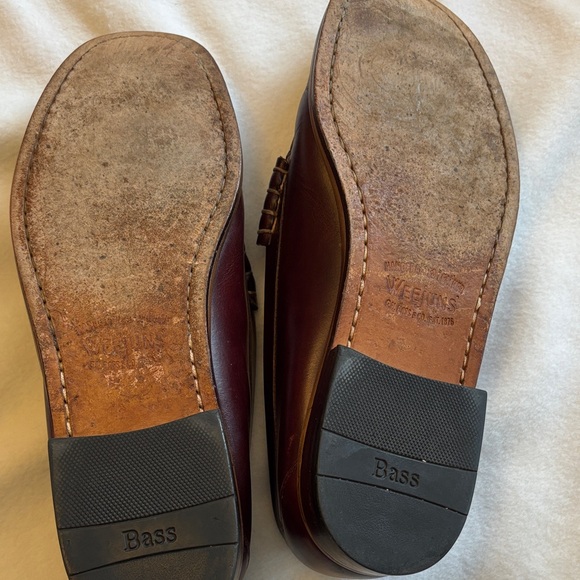 Bass Weejuns Leather Loafers. Burgundy. Size 11. - Picture 4 of 9
